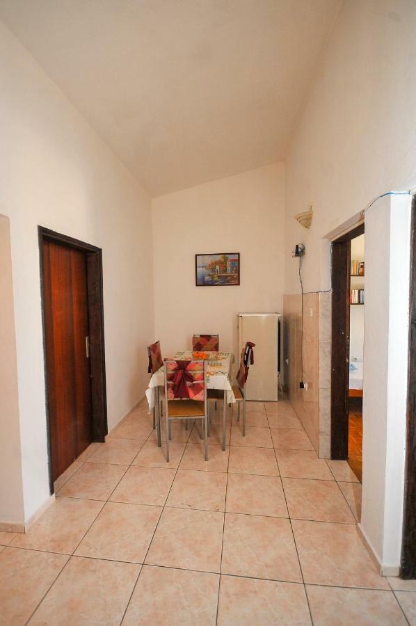 Apartments Kuc Bar Extérieur photo